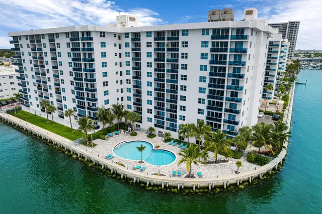 $3,000 | 7501 East Treasure Drive, Unit 8N, North Bay Village, FL 33141