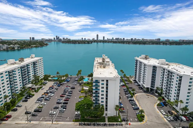 $3,000 | 7501 East Treasure Drive, Unit 8N, North Bay Village, FL 33141