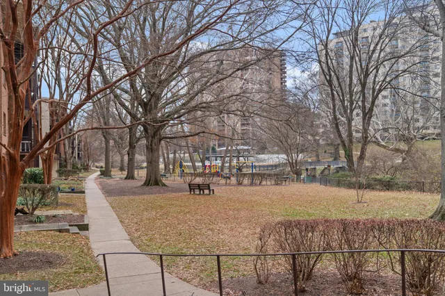 $2,000 | 10228 Rockville Pike, Unit 402, Rockville, MD 20852