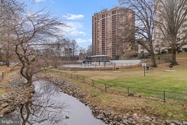 $2,000 | 10228 Rockville Pike, Unit 402, Rockville, MD 20852