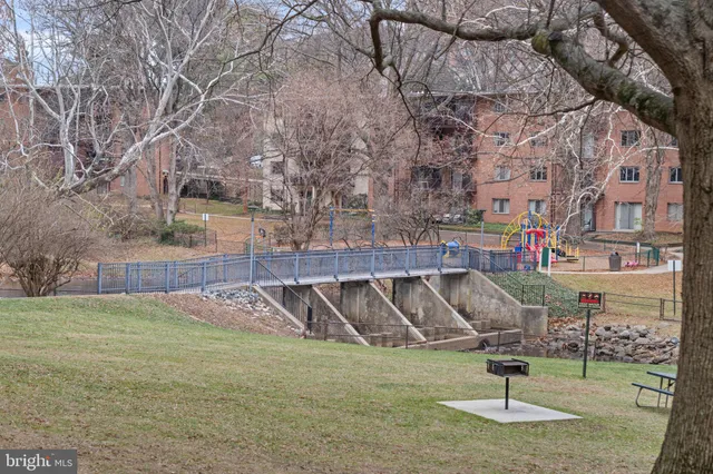 $2,000 | 10228 Rockville Pike, Unit 402, Rockville, MD 20852