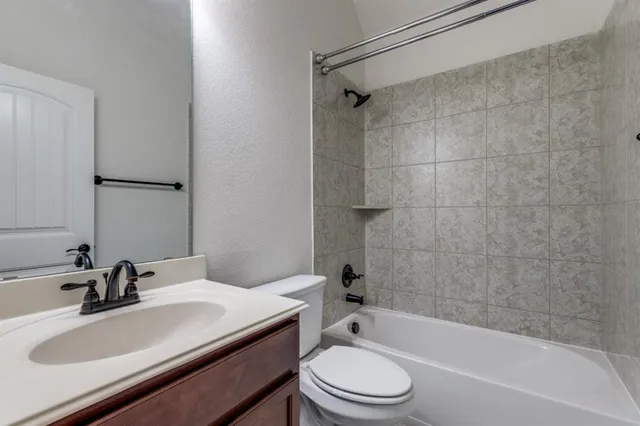 $305,000 | 809 Orleans Square, Aubrey, TX 76227