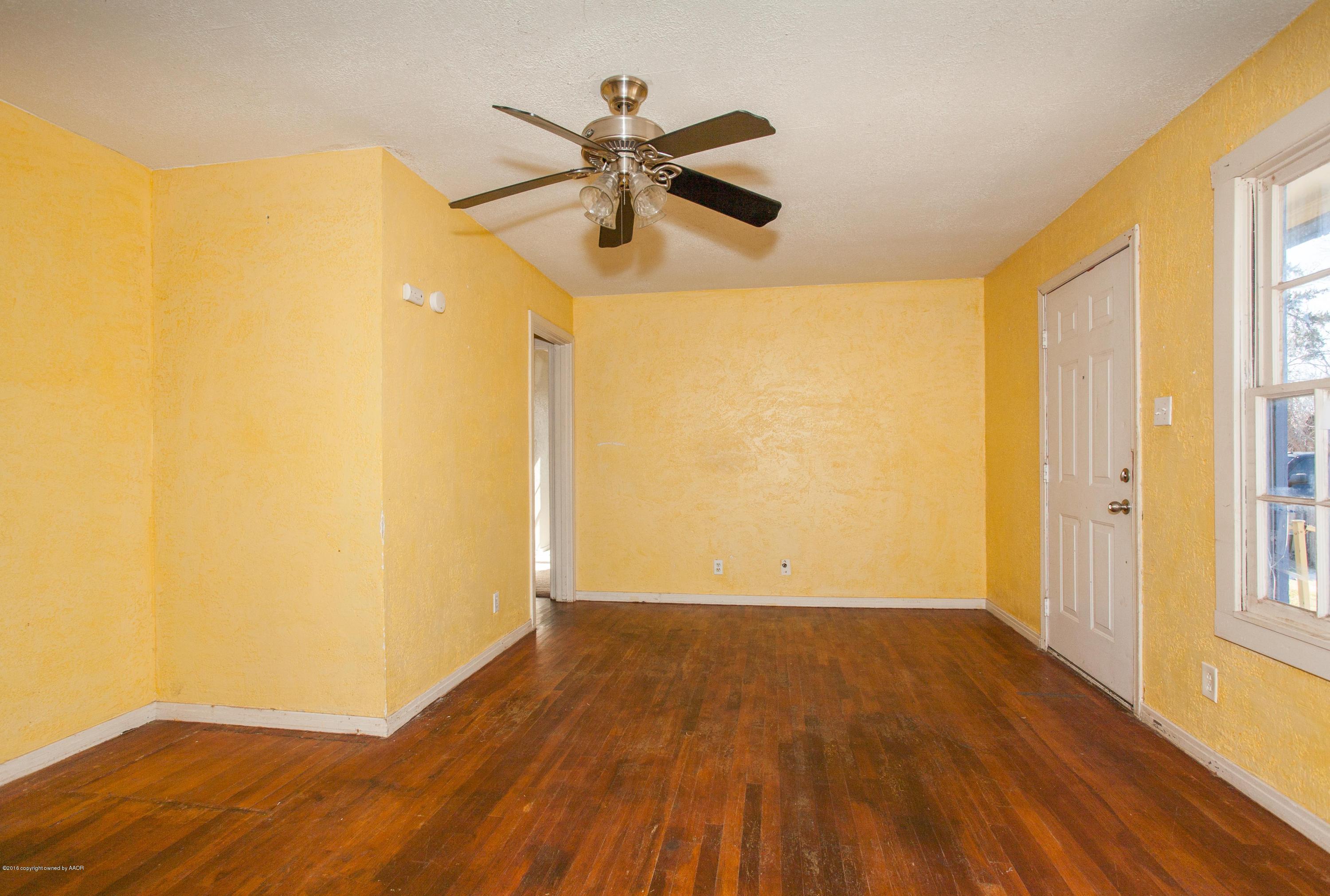 4105 Cline Road Amarillo, TX 79110 - Photo 5 of 22 05_living
