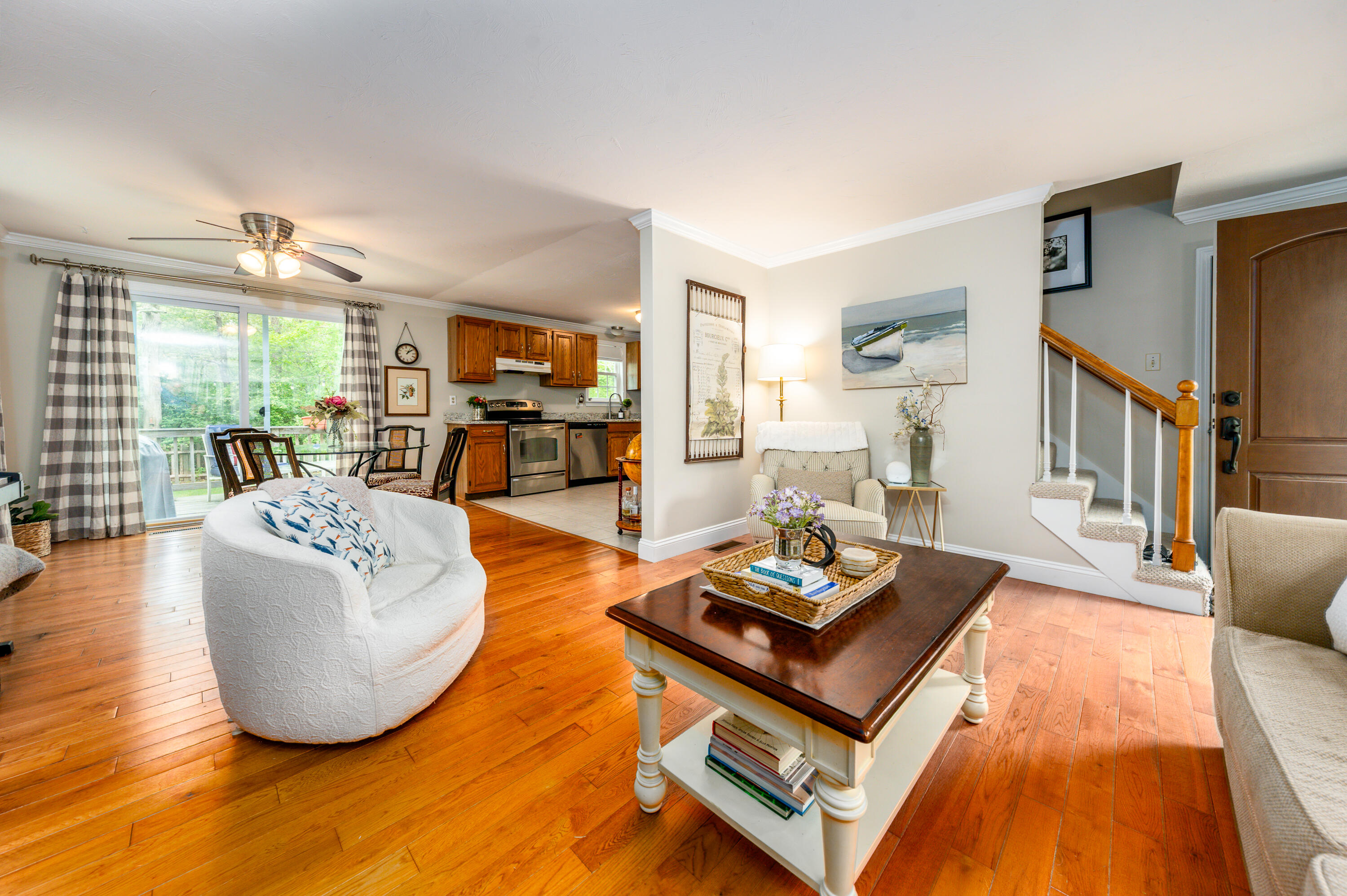 6 Rectangle Way Sandwich, MA 02563 - Photo 3 of 17 livroom4