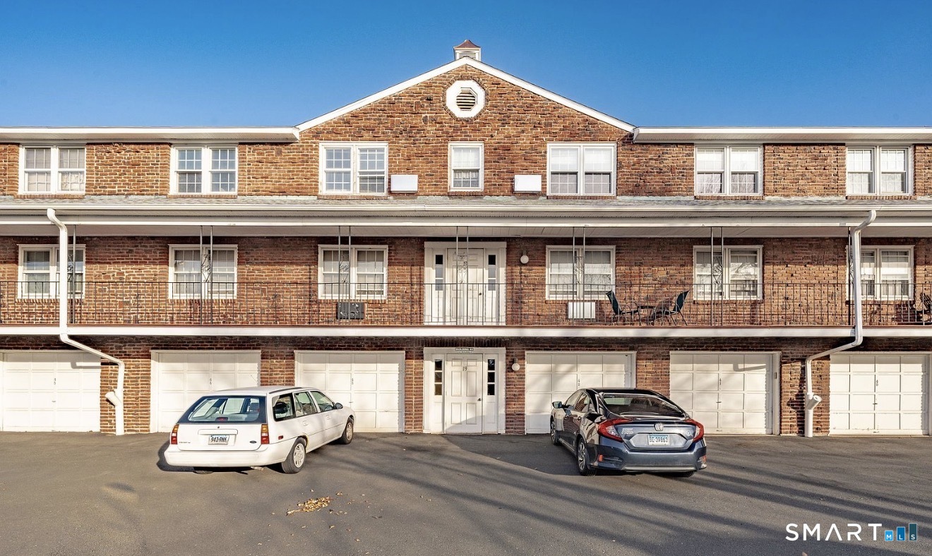 201 Regan Road, Unit 21D Vernon, CT 06066 - Photo 1 of 10
