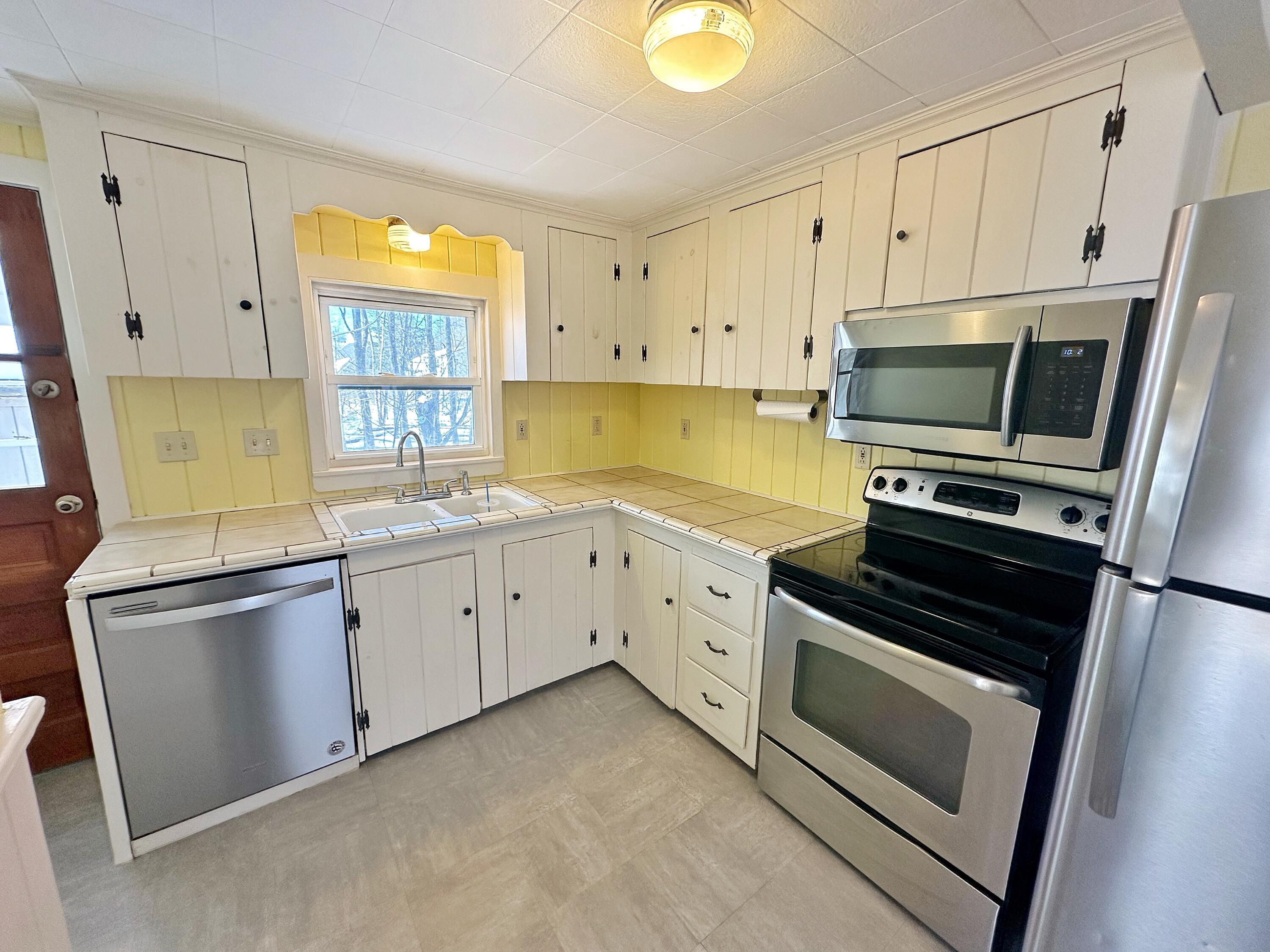 272 Cumberland Street Westbrook, ME 04092 - Photo 28 of 37 IMG_7957