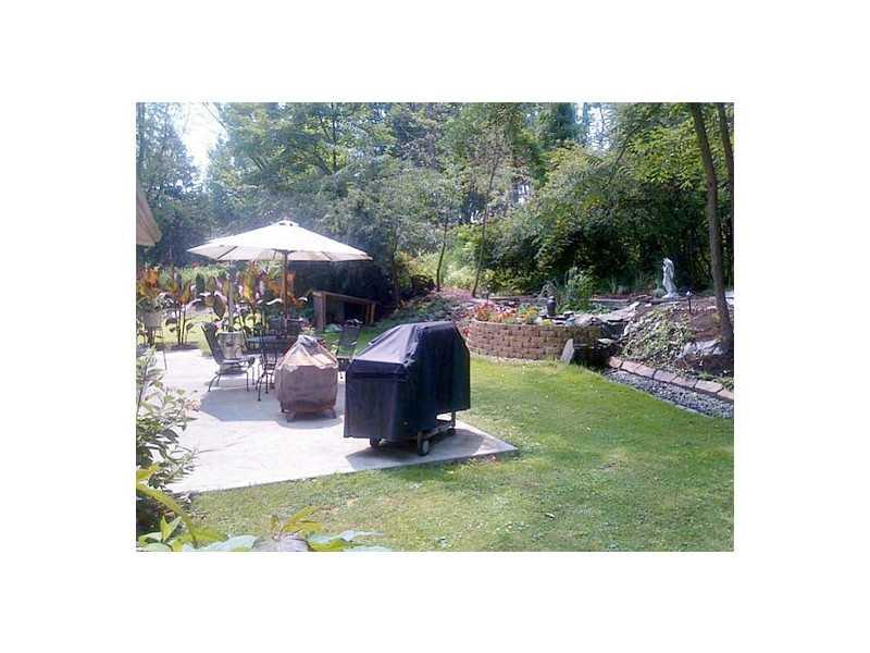 218 Sunset Road Pittsburgh, PA 15237 - Photo 13 of 17 Patio/Deck. Great entertaining yard.