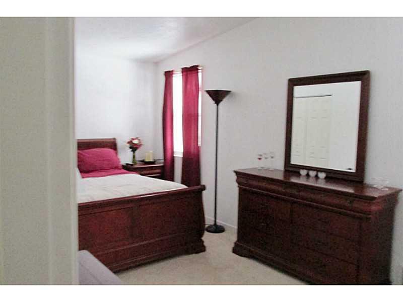 218 Sunset Road Pittsburgh, PA 15237 - Photo 10 of 17 Bedroom. Spacious bedroom.