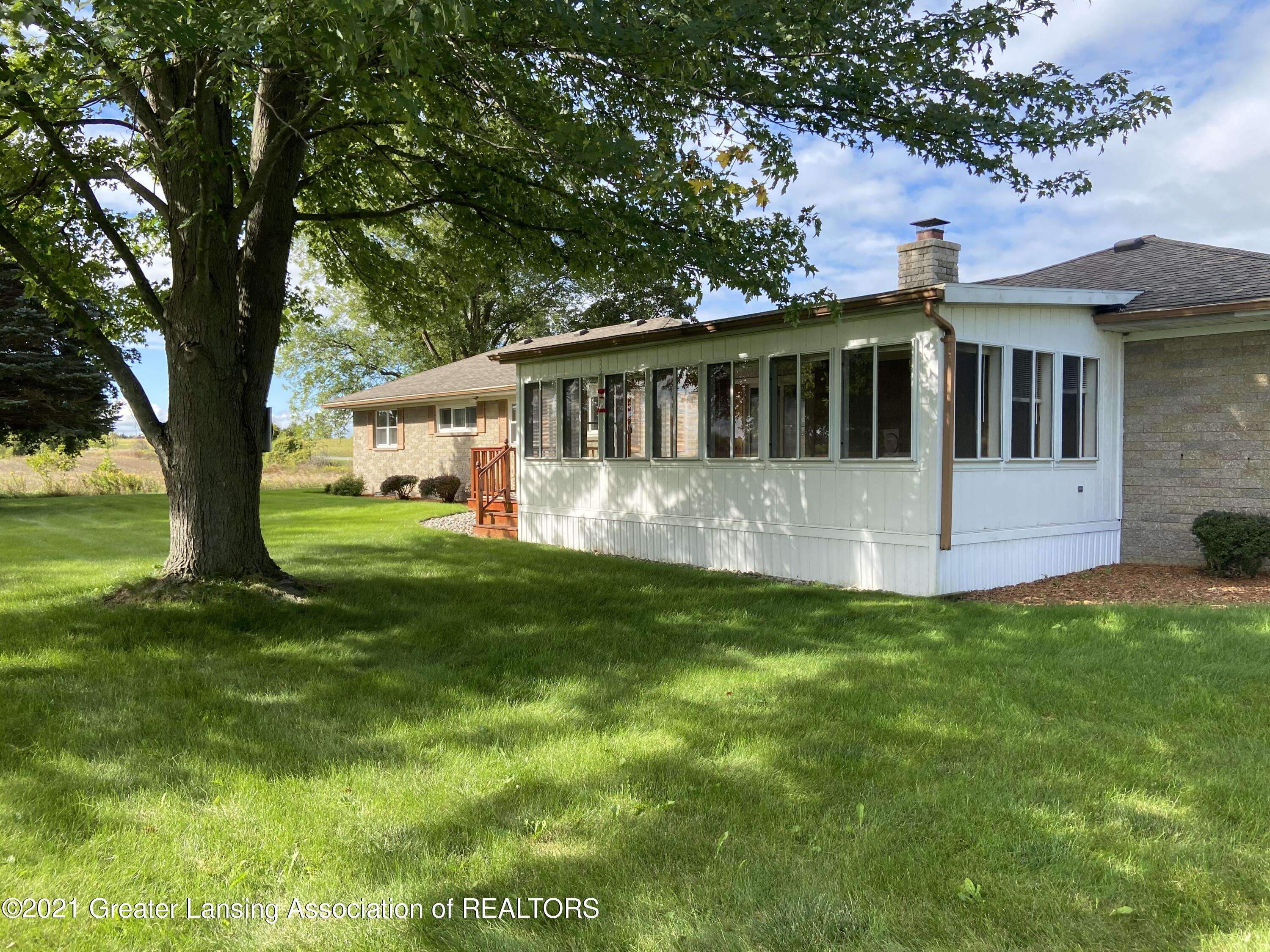 1223 South Dewitt Road St. Johns, MI 48879 - Photo 6 of 31 4 seasons rm