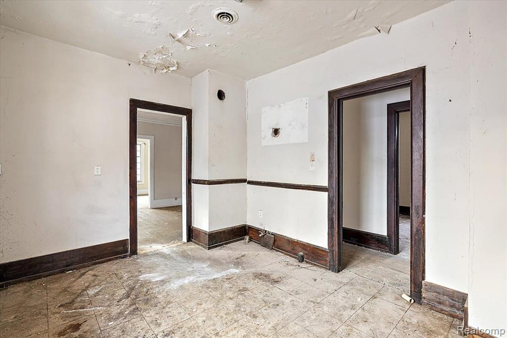 3000 Field Street Detroit, MI 48214 - Photo 29 of 77