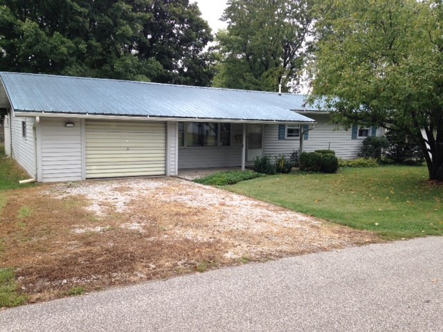 1409 Ridgeway Avenue Vincennes, IN 47591 - Photo 1 of 14 Gallery Image 1