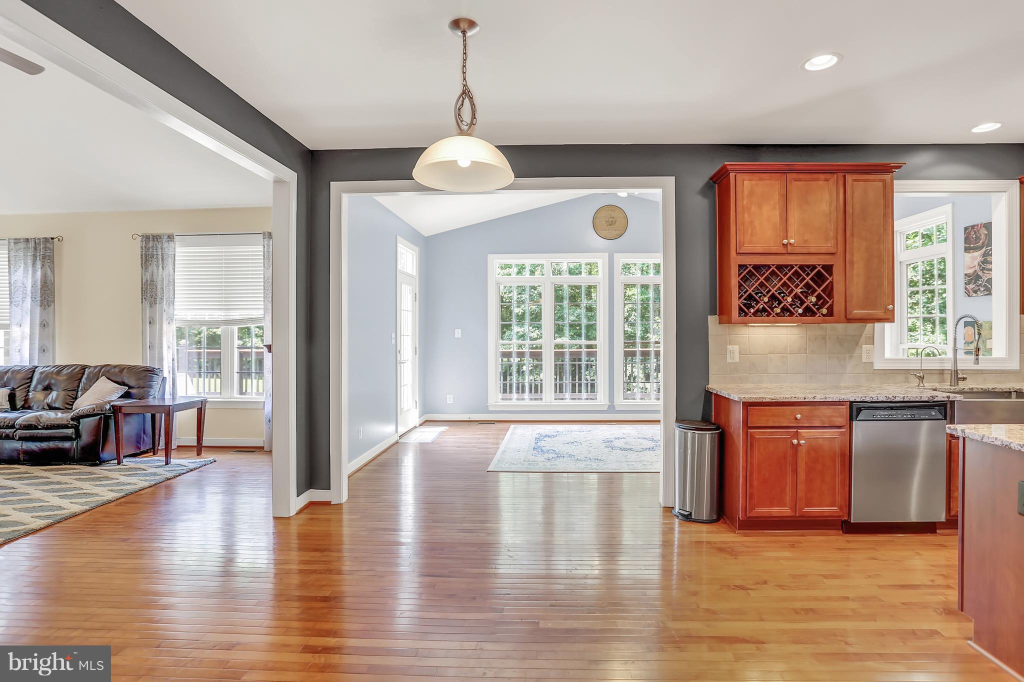26 Marsh Run Road Fredericksburg, VA 22406 - Photo 8 of 30 Eat-In Space, Open to Sunroom, Family room