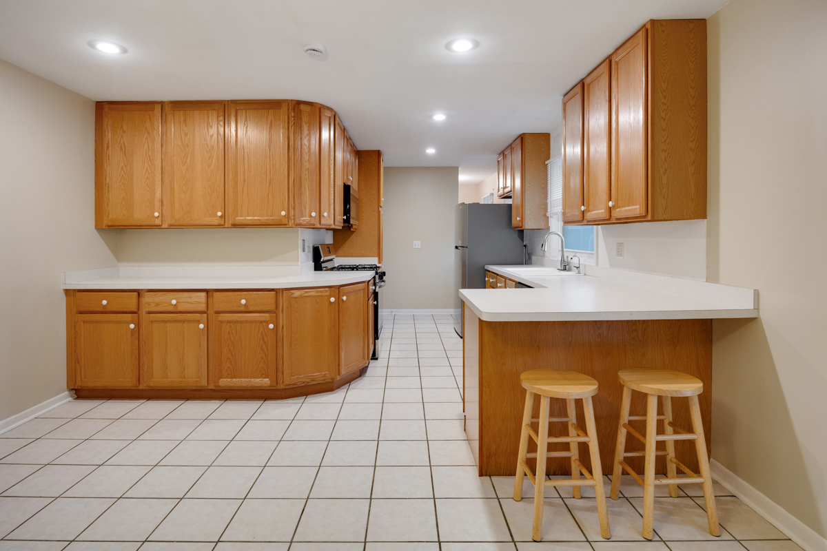 46 Avon Road Elk Grove Village, IL 60007 - Photo 10 of 24
