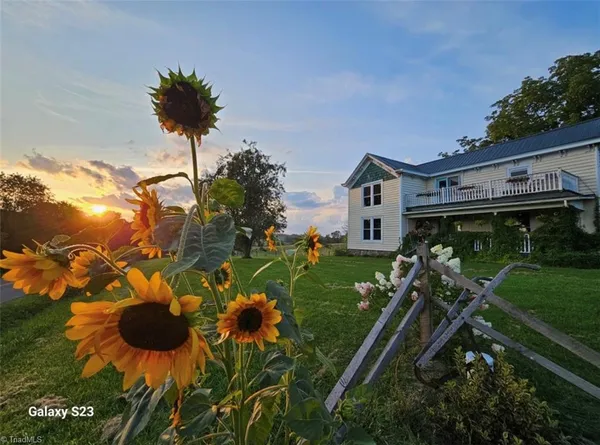 $329,000 | 7561 Snake Creek Road, Hillsville, VA 24343