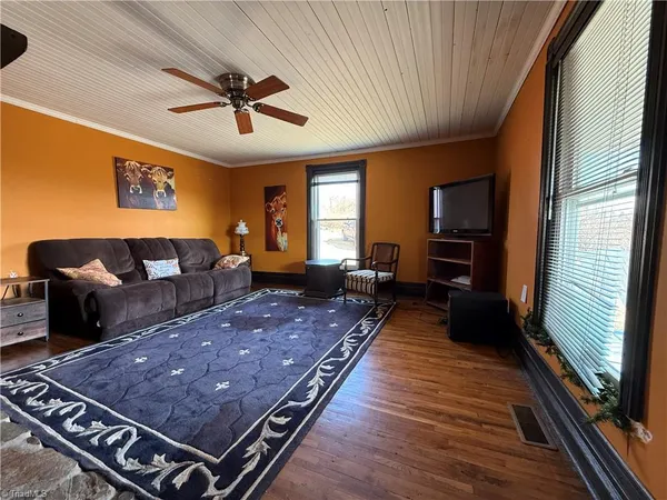 $329,000 | 7561 Snake Creek Road, Hillsville, VA 24343