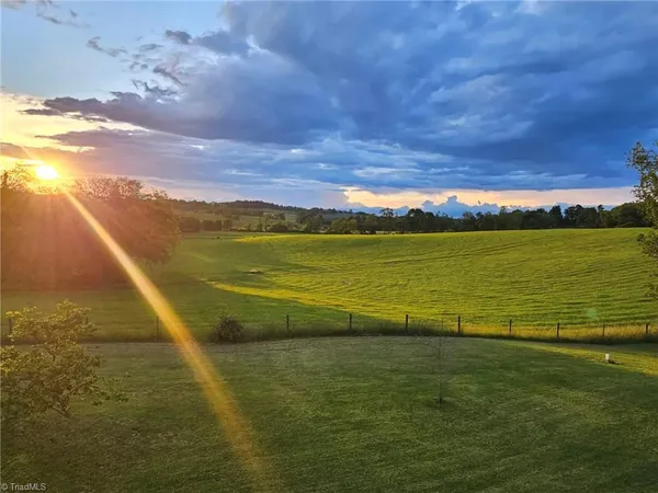 $329,000 | 7561 Snake Creek Road, Hillsville, VA 24343