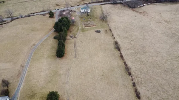 $329,000 | 7561 Snake Creek Road, Hillsville, VA 24343