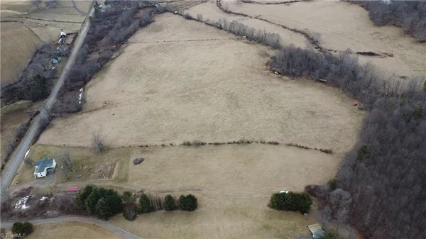 $329,000 | 7561 Snake Creek Road, Hillsville, VA 24343