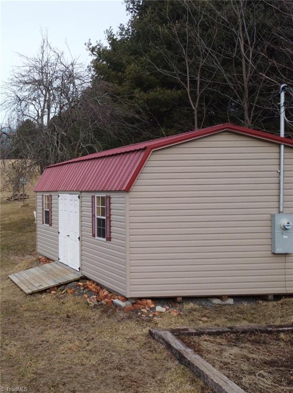 7561 Snake Creek Road Hillsville, VA 24343 - Photo 10 of 50