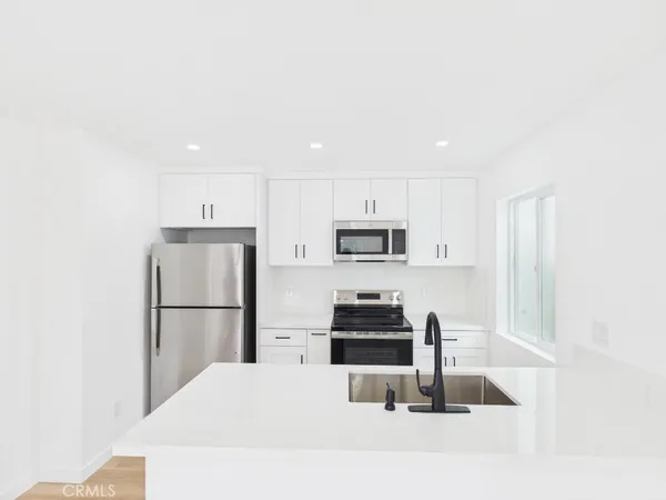 $2,725 | 748 Newport Avenue, Unit 6, Long Beach, CA 90804