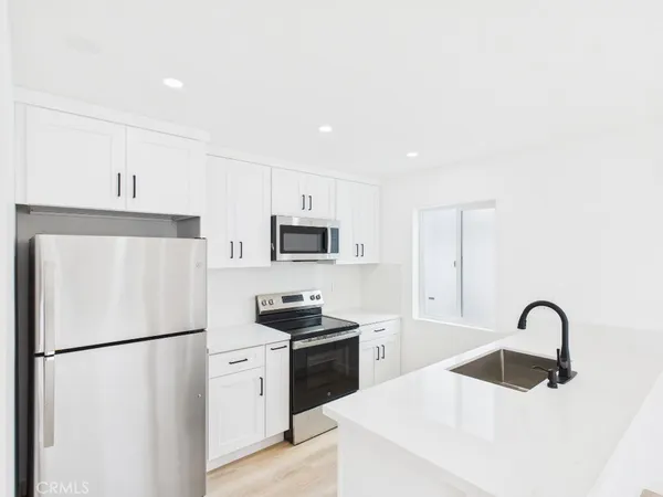 $2,725 | 748 Newport Avenue, Unit 6, Long Beach, CA 90804