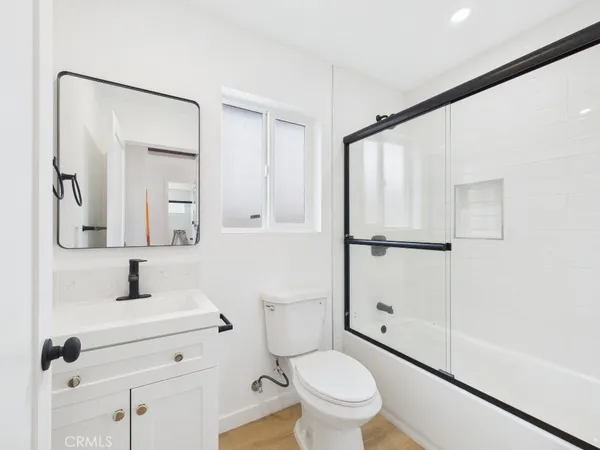 $2,725 | 748 Newport Avenue, Unit 6, Long Beach, CA 90804