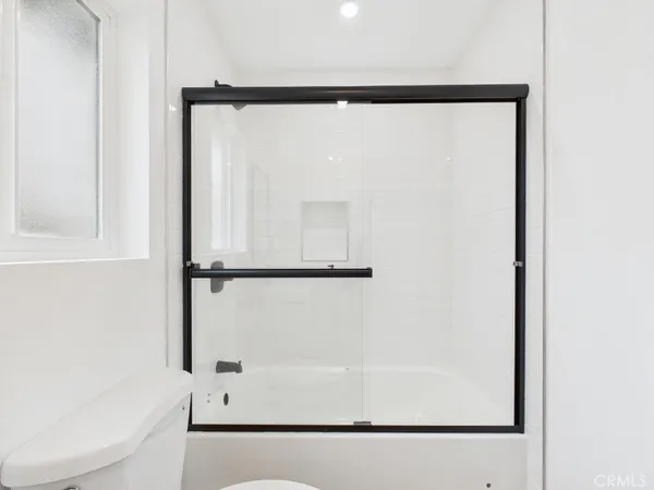 $2,725 | 748 Newport Avenue, Unit 6, Long Beach, CA 90804