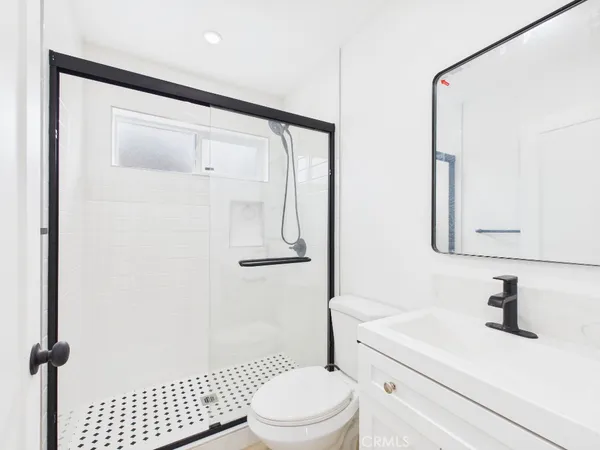 $2,725 | 748 Newport Avenue, Unit 6, Long Beach, CA 90804