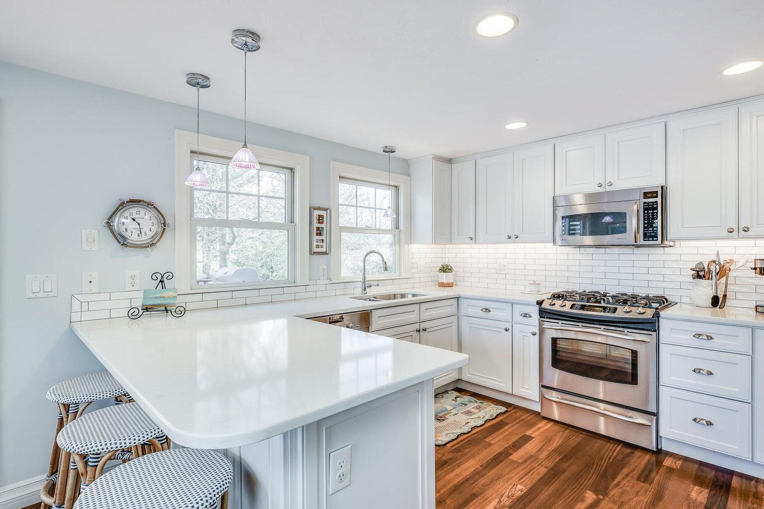 80 Pilgrim Road Dennis, MA 02638 - Photo 7 of 40 11