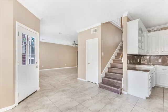 a view of entryway and kitchen