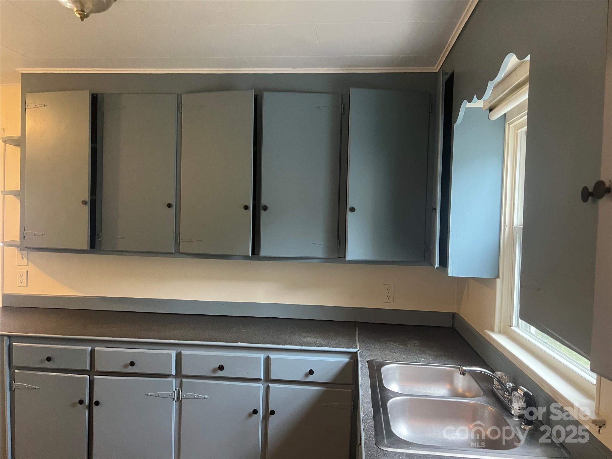 243 Governors View Road Asheville, NC 28805 - Photo 6 of 17