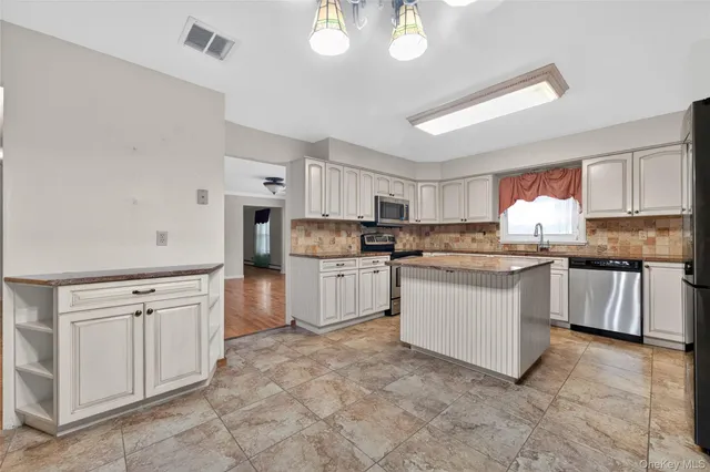 $849,000 | 4 Debbie Court, Chester, NY 10918