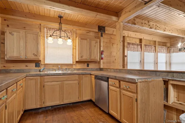 $849,000 | 4 Debbie Court, Chester, NY 10918