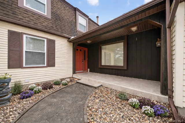 $849,000 | 4 Debbie Court, Chester, NY 10918