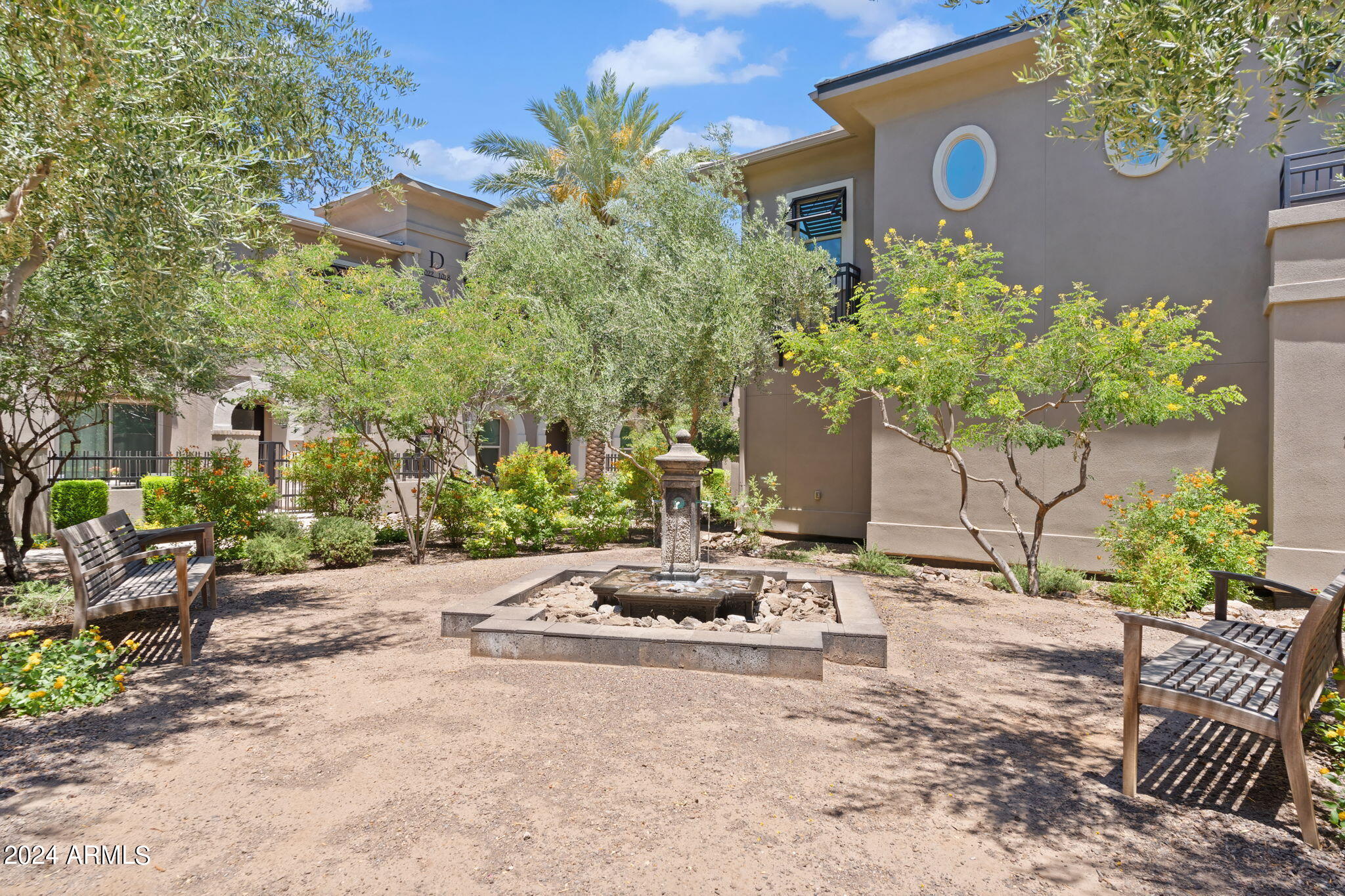 6565 East Thomas Road, Unit 1109 Scottsdale, AZ 85251 - Photo 38 of 40 a backyard of a house with lots of green space and fountain