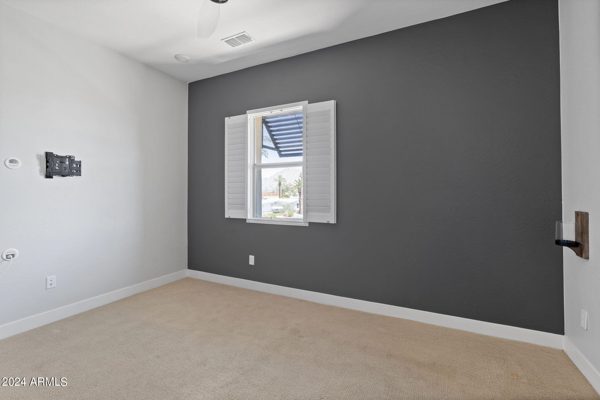 6565 East Thomas Road, Unit 1109 Scottsdale, AZ 85251 - Photo 4 of 40 a view of an empty room with a window