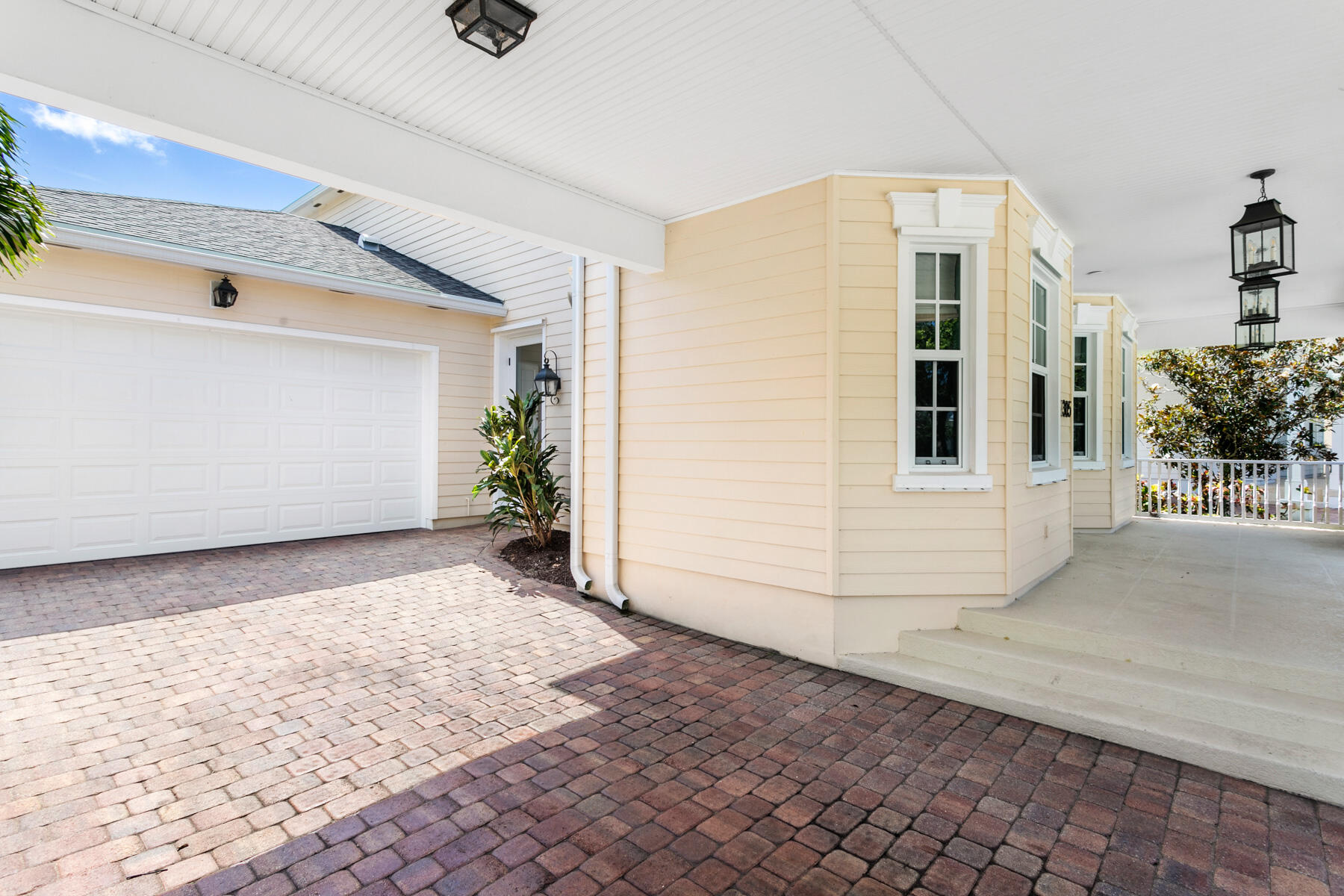 305 Marlberry Circle Jupiter, FL 33458 - Photo 3 of 26 305_Marlberry_05_MLS