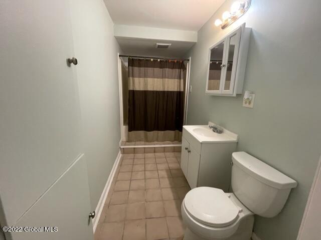 1113 Roberta Road Schenectady, NY 12303 - Photo 13 of 25 Bathroom 1st floor