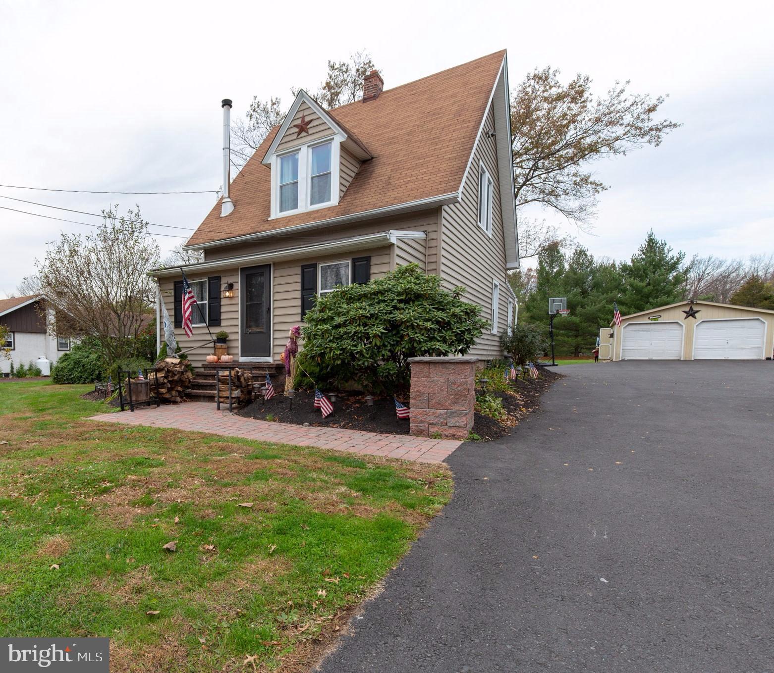 740 West Orvilla Road Hatfield, PA 19440 - Photo 1 of 21 Front with 5+Vehicle Parking