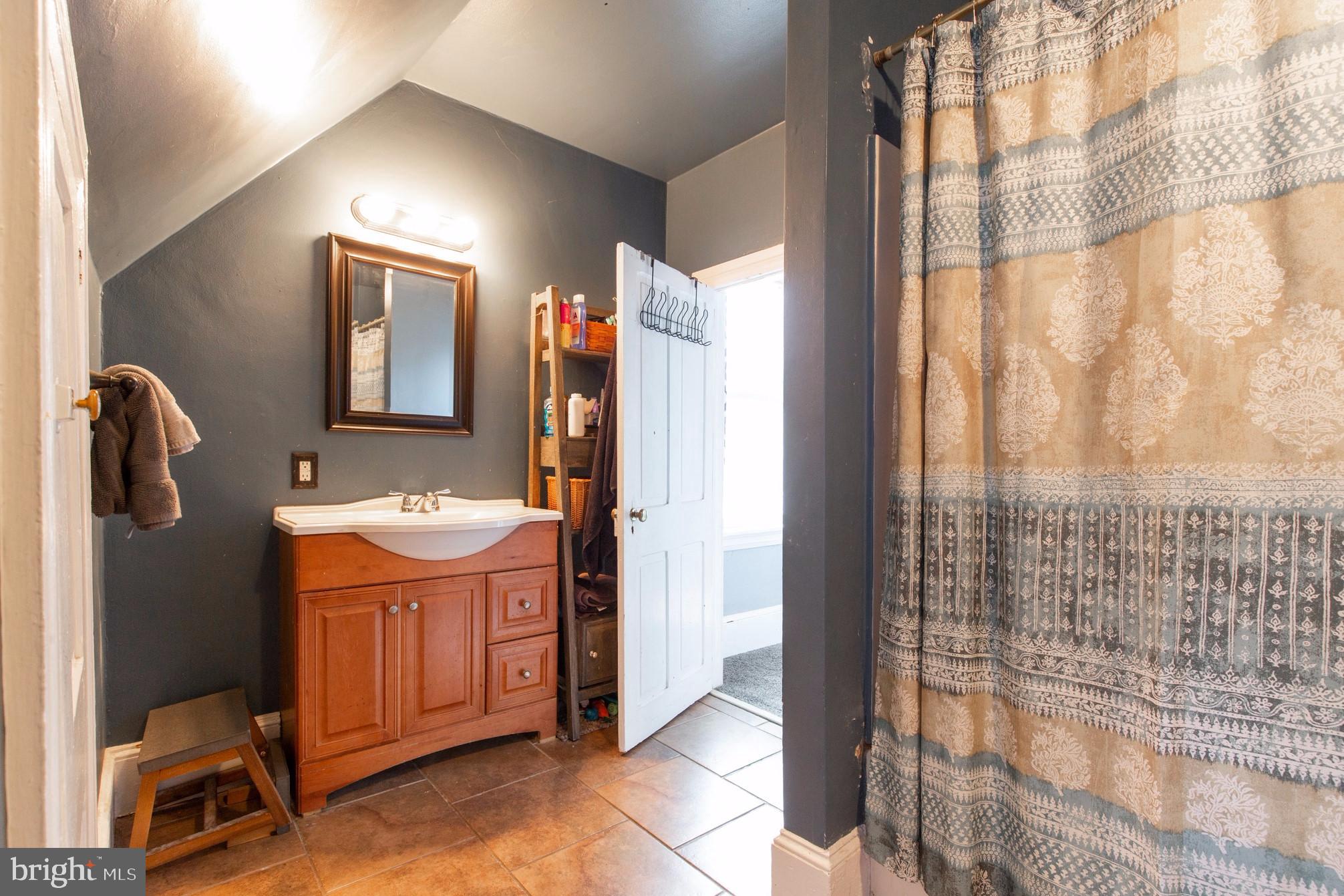 740 West Orvilla Road Hatfield, PA 19440 - Photo 16 of 21 Full Bath Upstairs Tub/Shower Combo