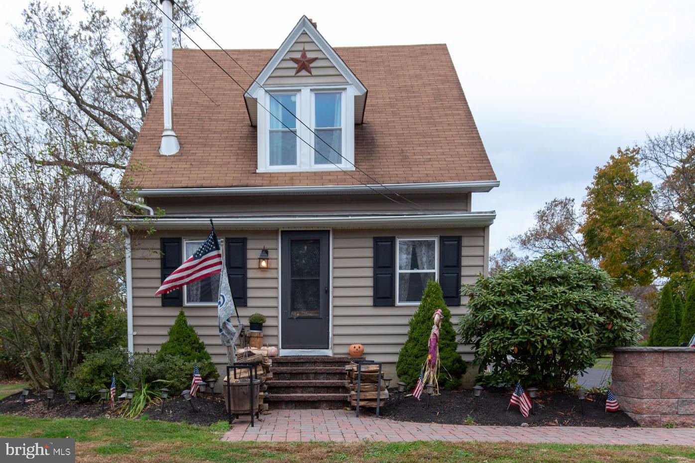 740 West Orvilla Road Hatfield, PA 19440 - Photo 3 of 21 Cape Cod Style with New Siding