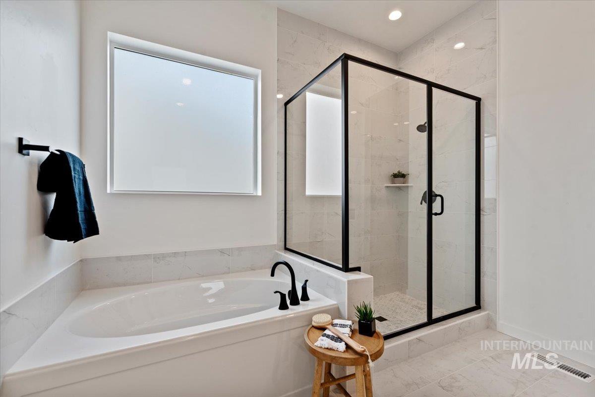 14701 Port Royal Street Caldwell, ID 83607 - Photo 18 of 40 Bathroom featuring a garden tub and a stall shower