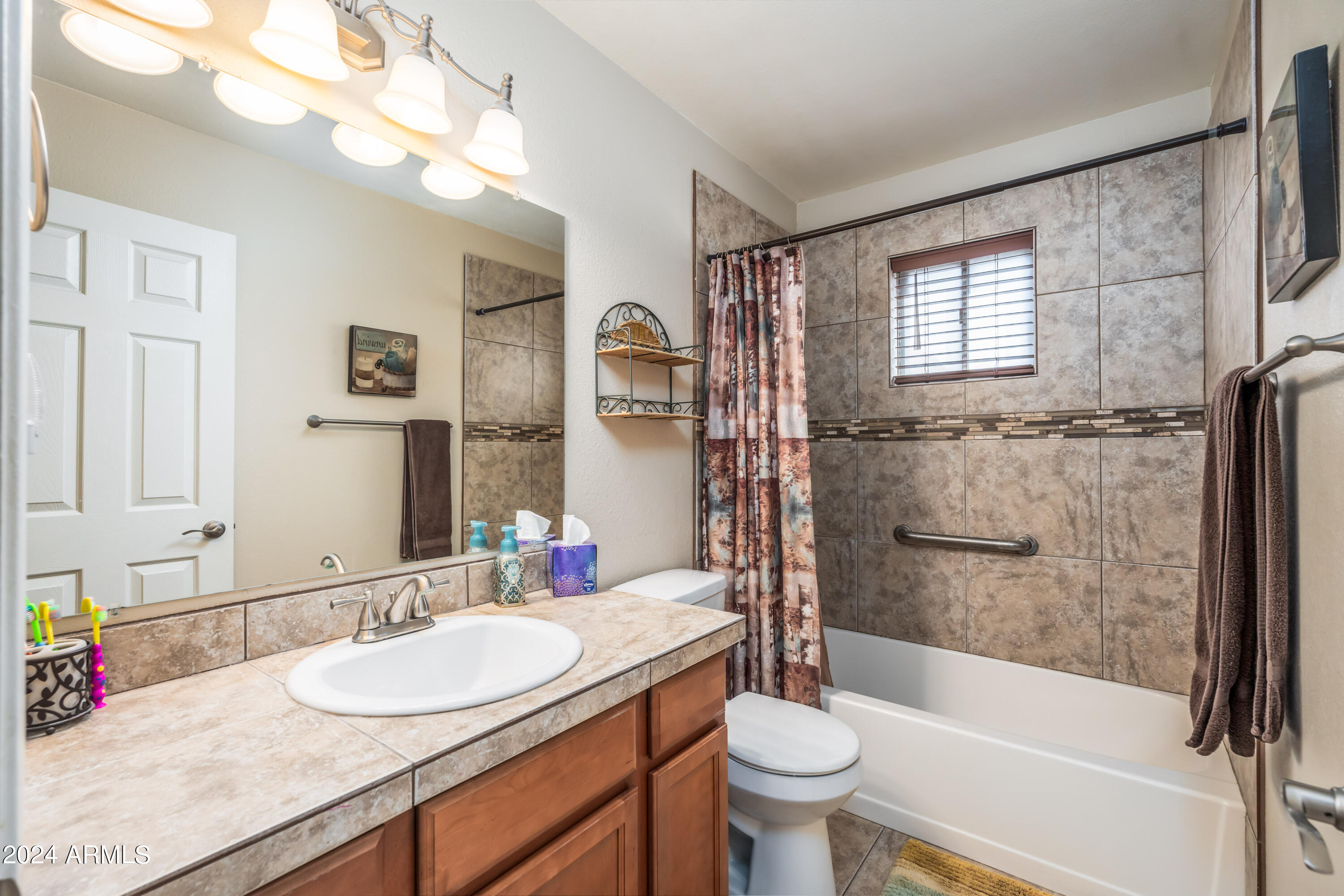 6717 East Decatur Street Mesa, AZ 85205 - Photo 20 of 25 Guest Bath