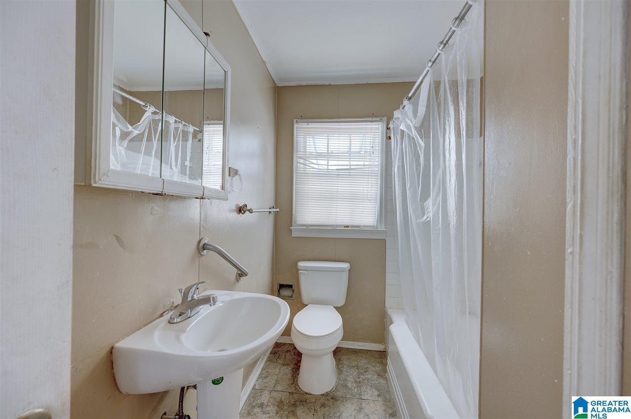 620 26th Street Southwest Birmingham, AL 35211 - Photo 14 of 17