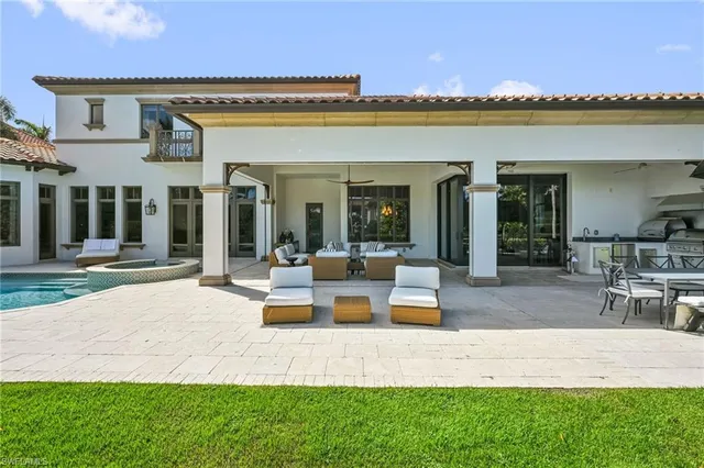 a view of a house with sitting area and tub