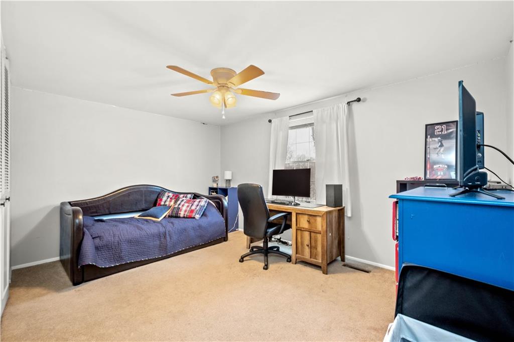 2143 Pendleton Drive Monroeville, PA 15146 - Photo 17 of 25 a bedroom with a workspace