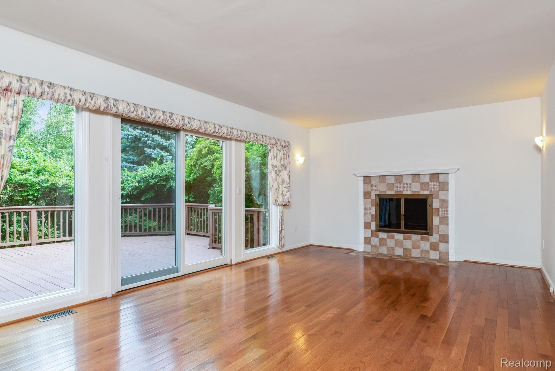 887 Ten Point Drive Rochester, MI 48309 - Photo 6 of 39 003-photo--7342910.jpg