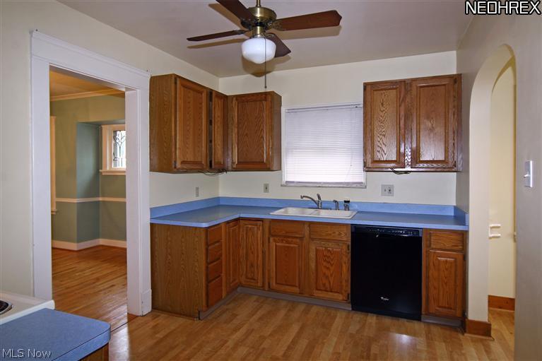 2952 Hampshire Road Cleveland, OH 44118 - Photo 10 of 19 view of the kitchen