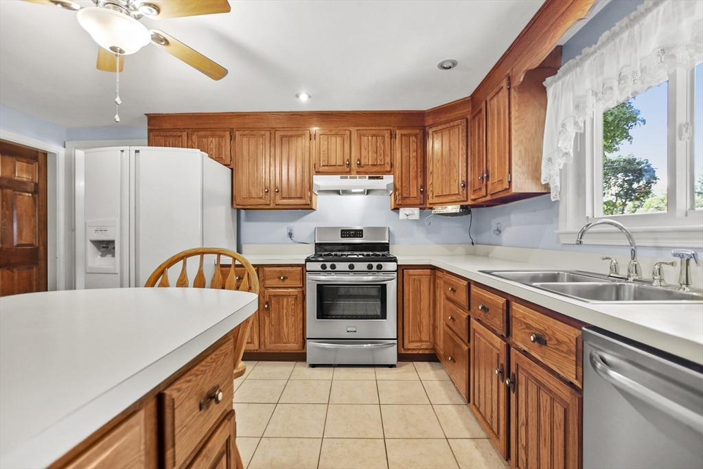 4 Bowdoin Road Andover, MA 01810 - Photo 9 of 42 Gallery Image 9