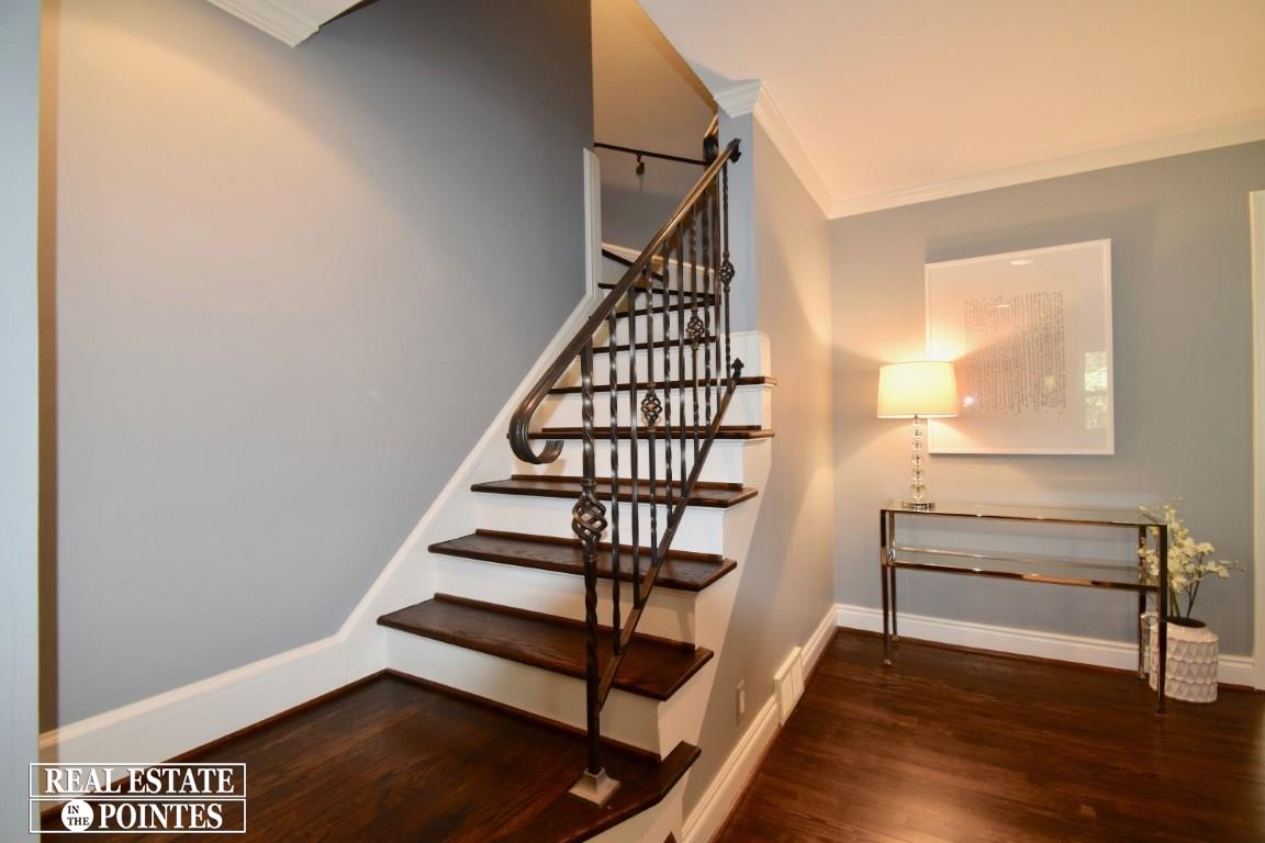 273 Merriweather Road Grosse Pointe Farms, MI 48236 - Photo 4 of 34